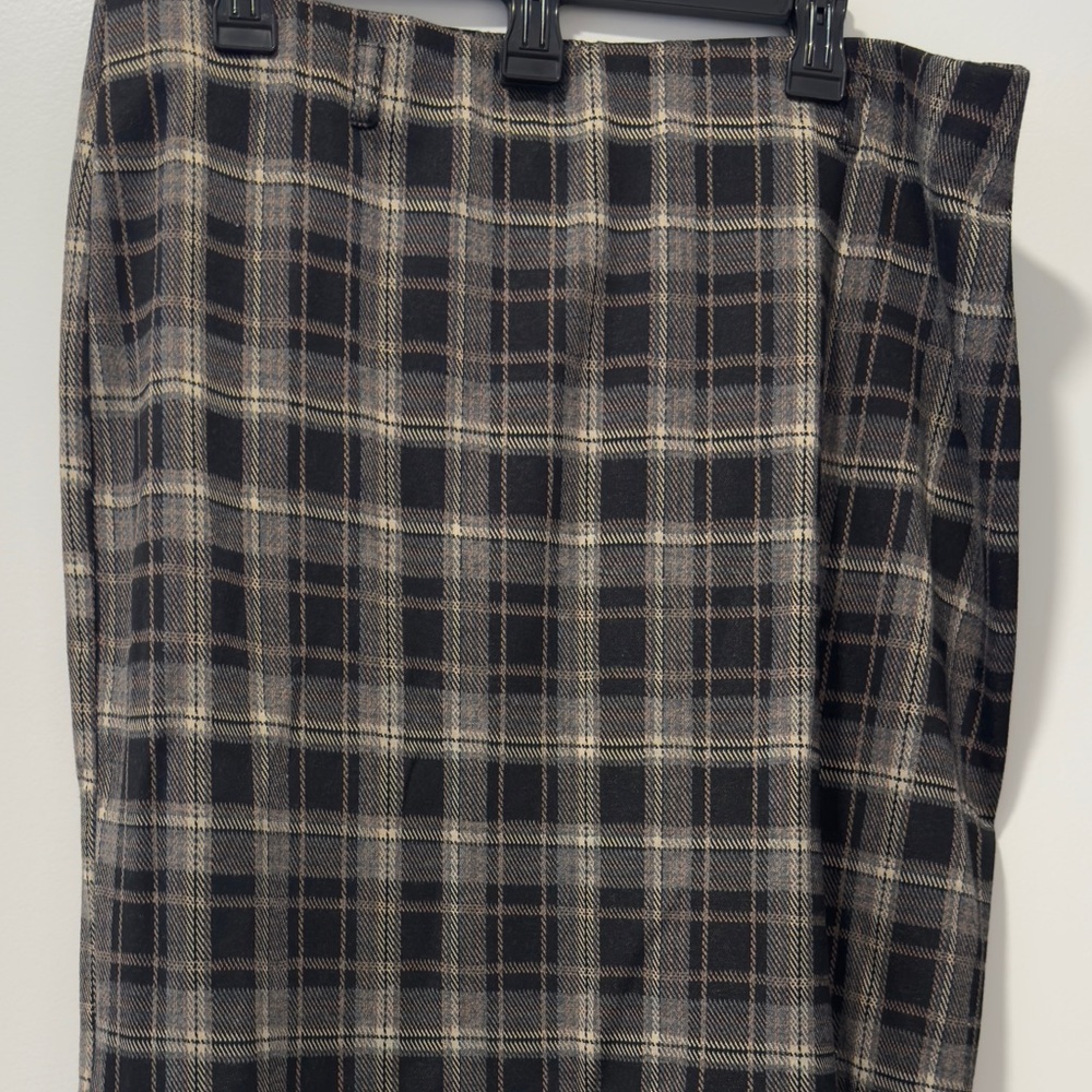 Plaid Skirt in Black and Brown - XL